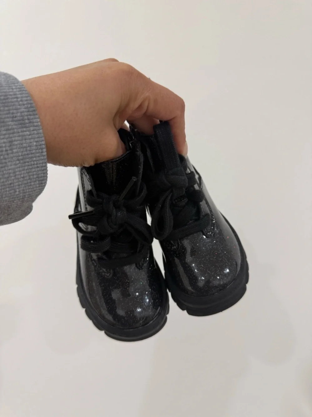 UGG stylish black
